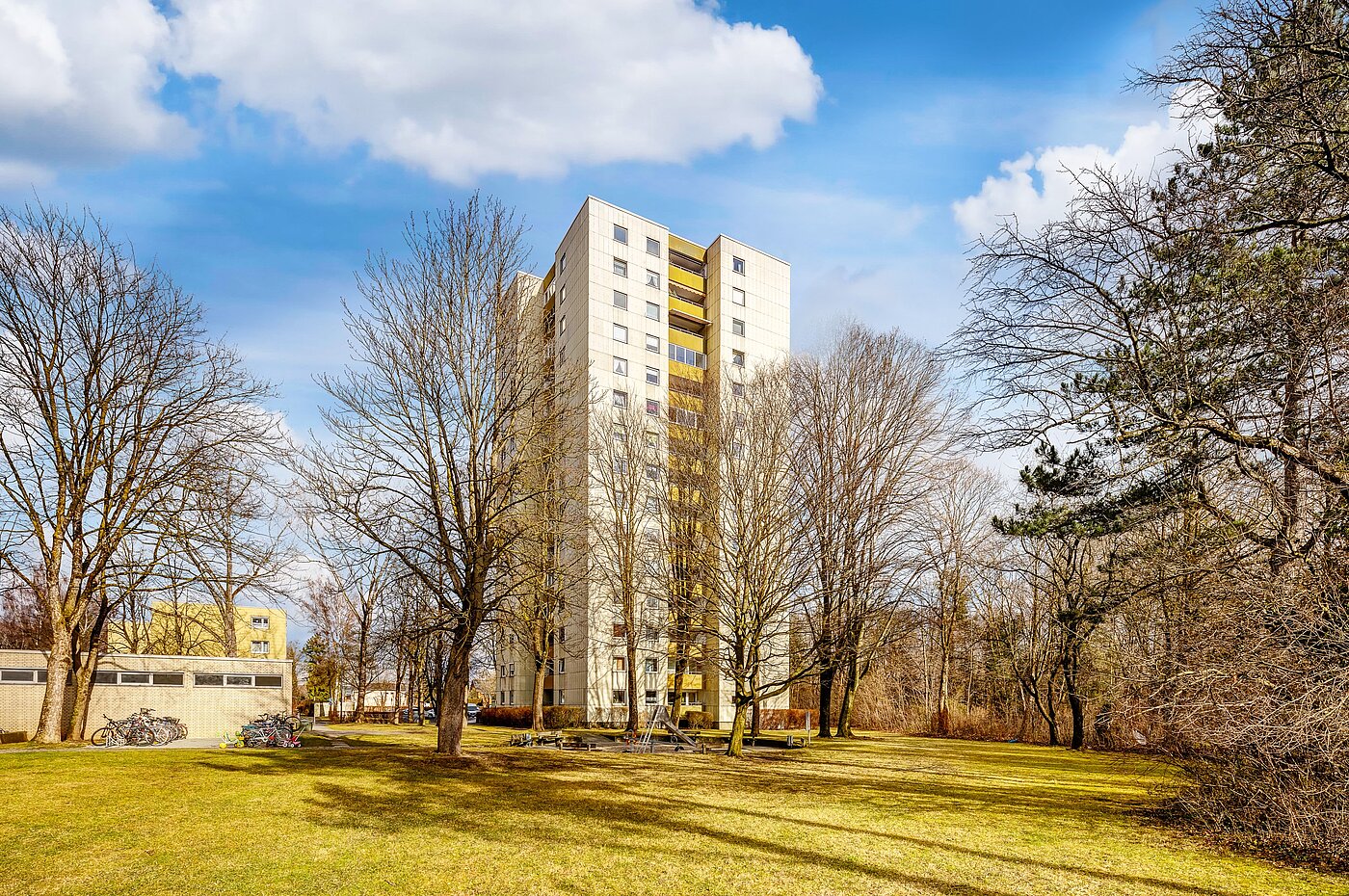 多层公寓 与 3 房间 | München-Feldmoching | 2201ML2 | Außenansicht des Hauses