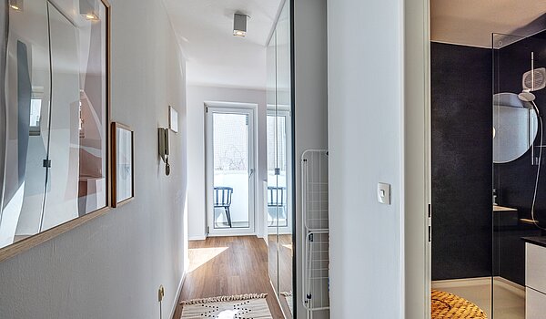 多层公寓 与 1 房间 | München-Maxvorstadt | 700022 | Flur Richtung Bad & Küche