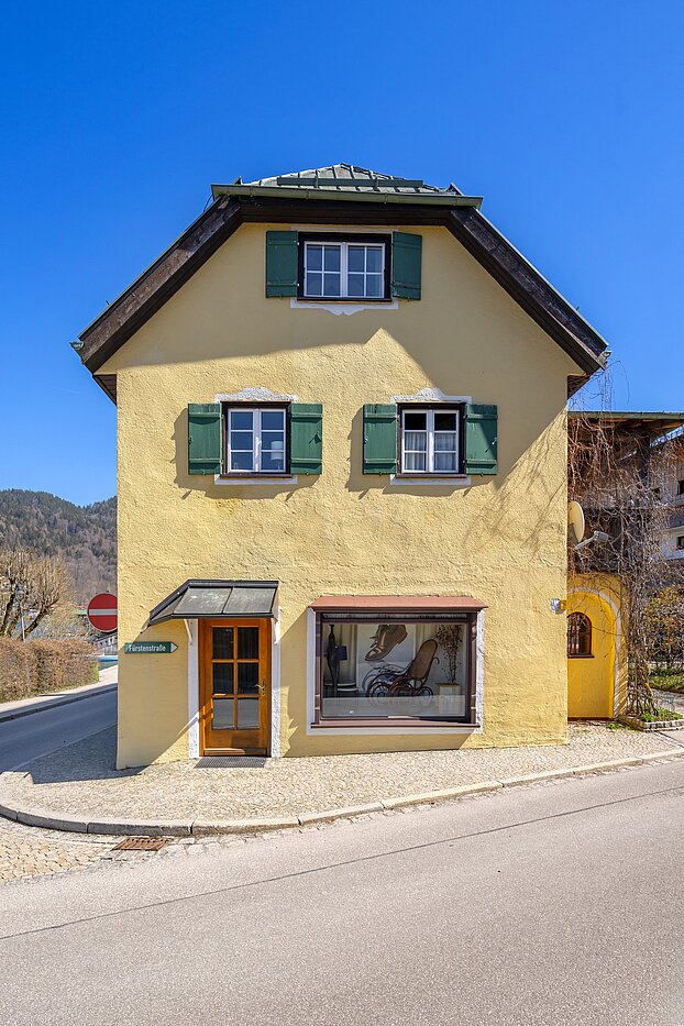 多户住宅 与 11 房间 | Rottach-Egern | 70215 | Ansicht von Westen.