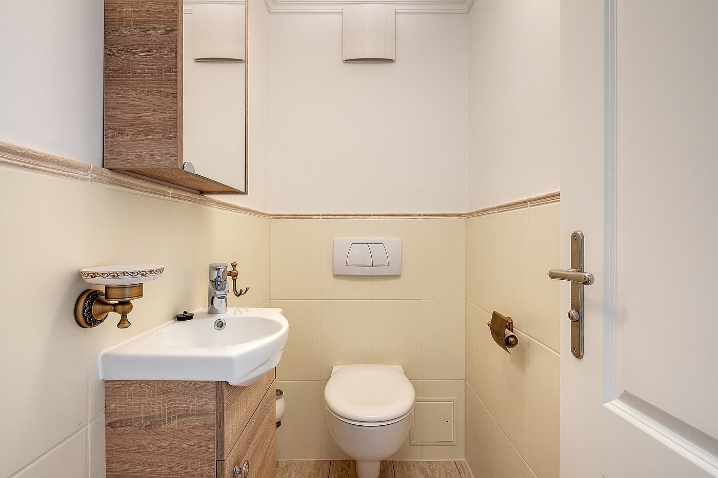 多层公寓 与 2.5 房间 | München-Moosach | 2012ML4 | Separates Gäste-WC