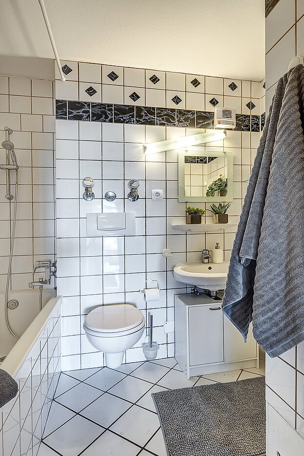 多层公寓 与 1 房间 | München-Schwabing | 2109ML1 | Deckenhoch gefliestes ...