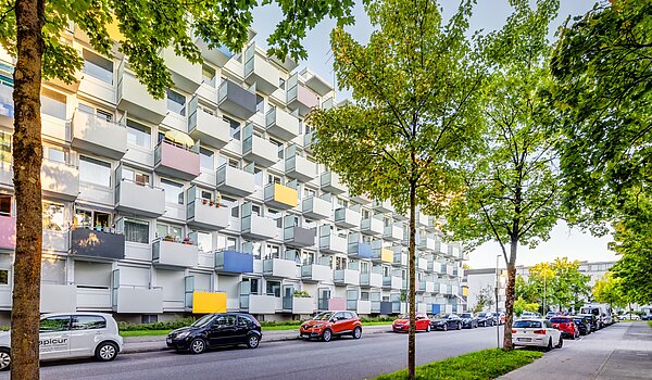 多层公寓 与 1 房间 | München-Bogenhausen | 70264 | Ansicht von der Daphnestraße. aus