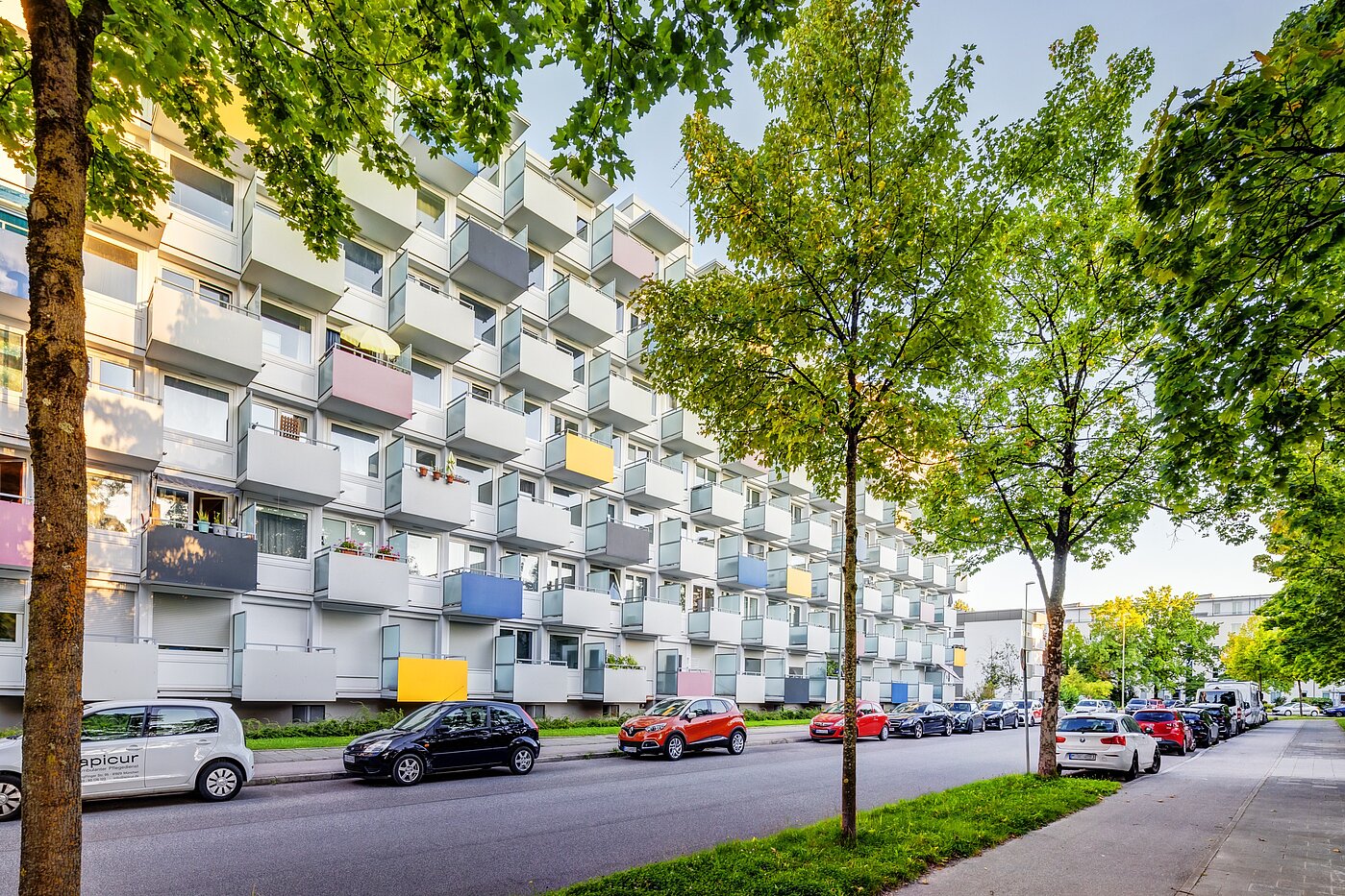 多层公寓 与 1 房间 | München-Bogenhausen | 70264 | Ansicht von der Daphnestraße. aus