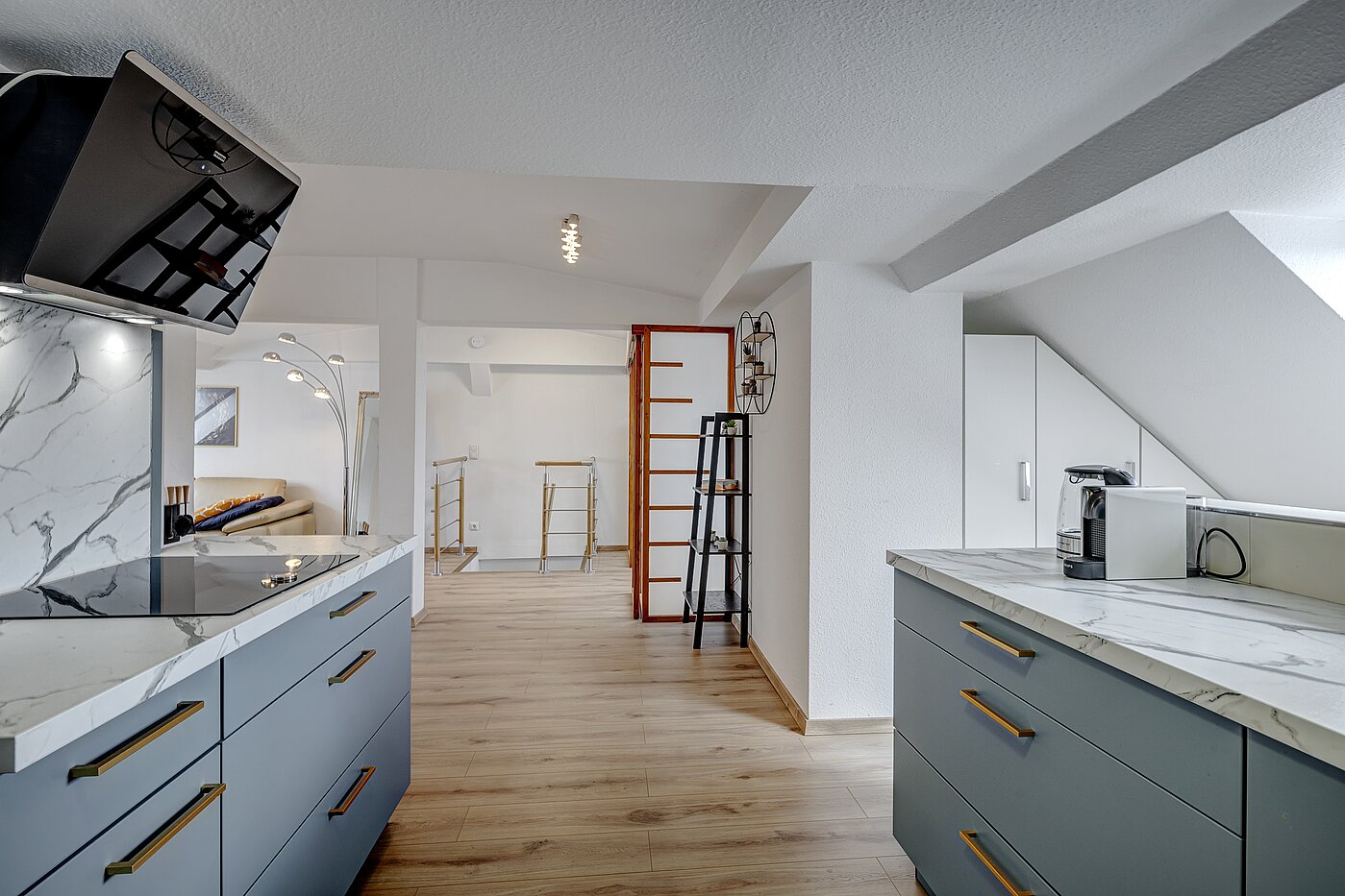 阁楼公寓 与 4.5 房间 | München-Ludwigsvorstadt | 70461 | Wohnen / Essen