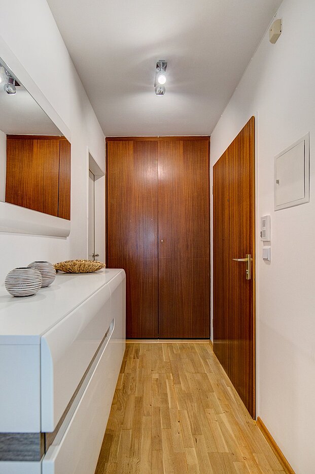 高架层 与 2 房间 | München-Sendling-Westpark | 2001ML1 | Flur mit Abstellraum