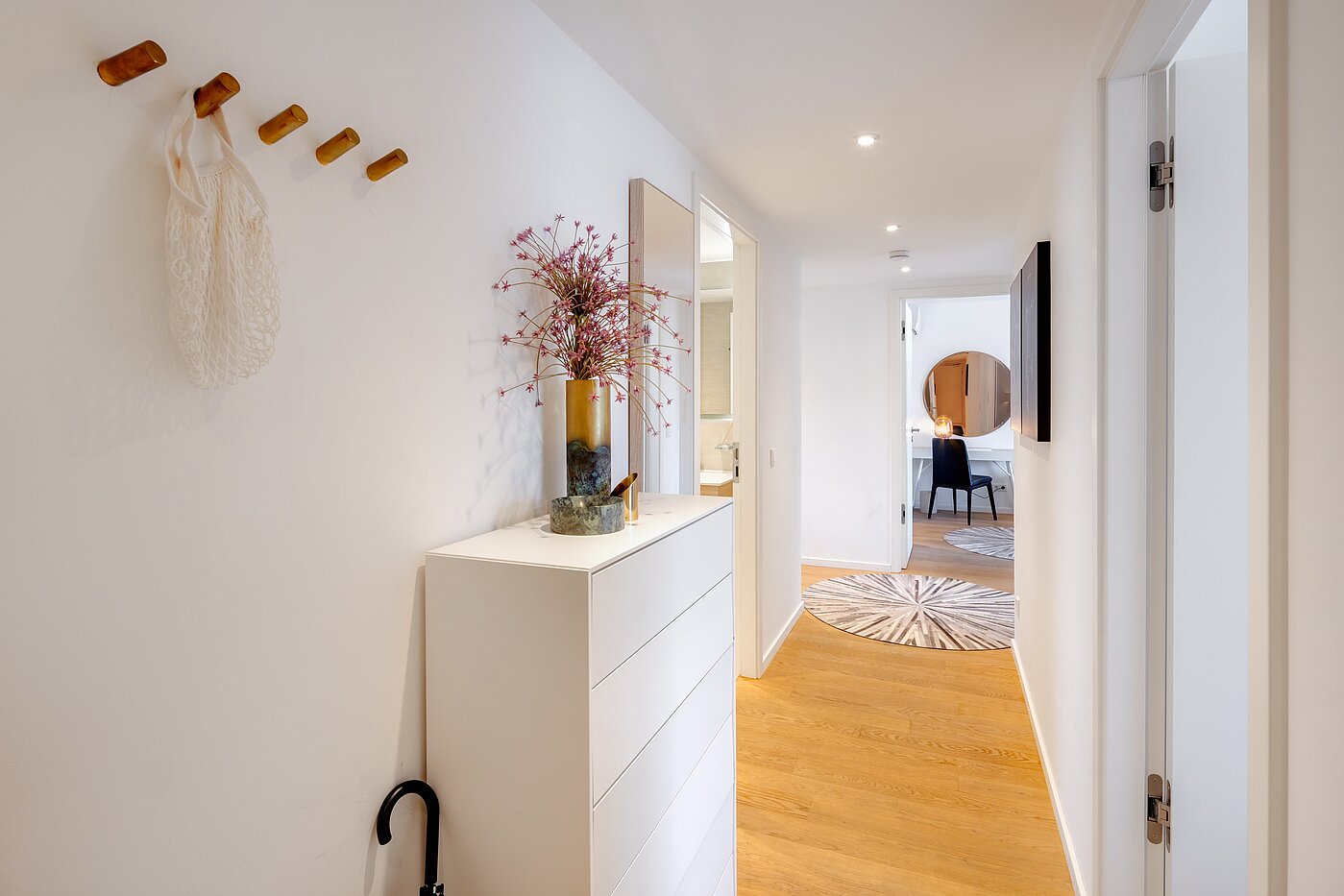 多层公寓 与 4 房间 | München-Bogenhausen | 70380 | Flur vom Eingang kommend