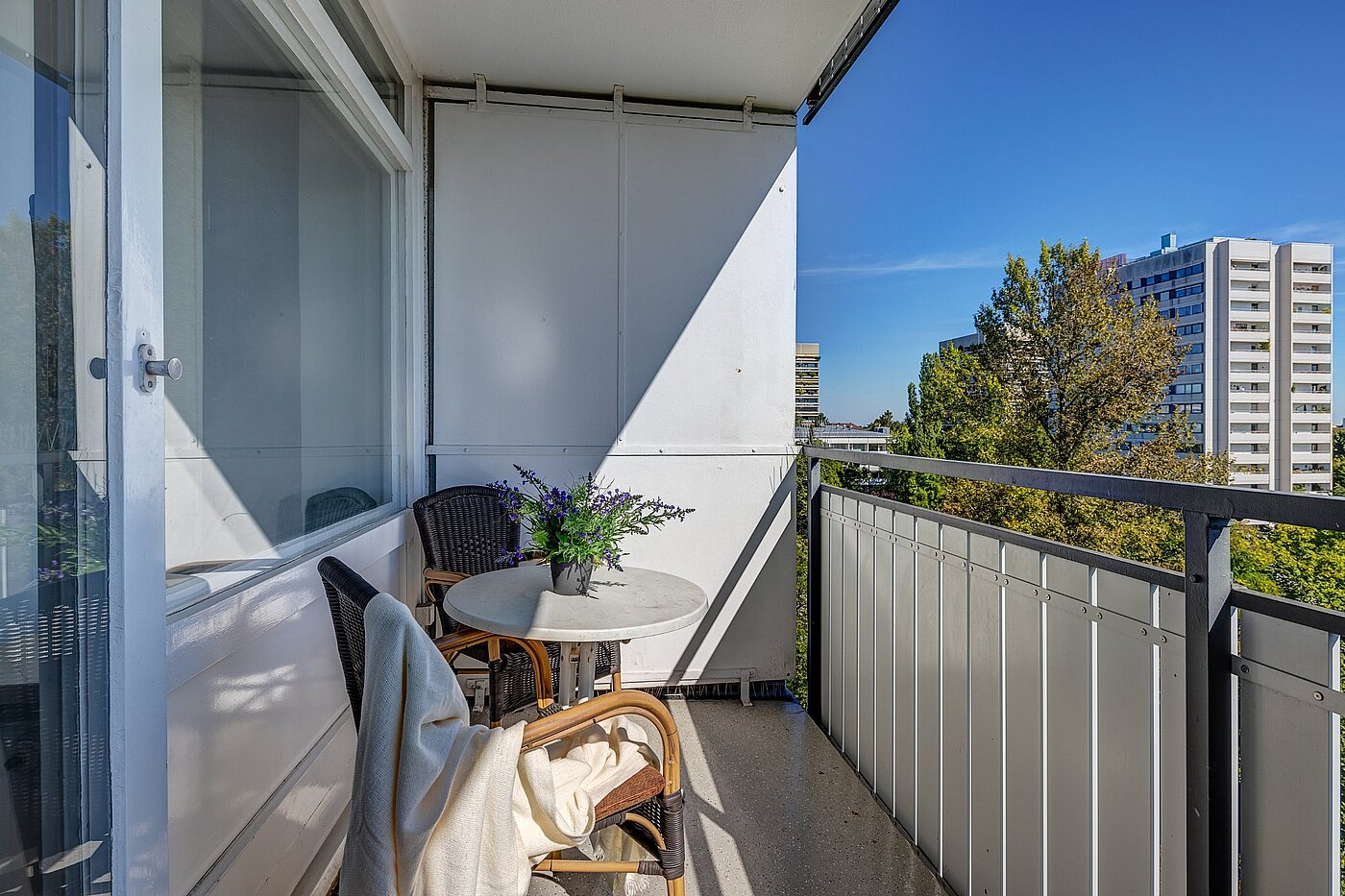 多层公寓 与 1 房间 | München-Schwabing | 2109ML1 | Großer Balkon in Richtung...