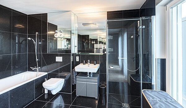 顶层公寓 与 3 房间 | München-Riem | 70468 | Ensuite-Bad mit Dusche...