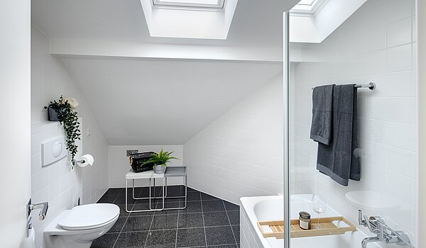 阁楼公寓 与 1 房间 | München-Sendling | 700402 | Badezimmer mit Wanne