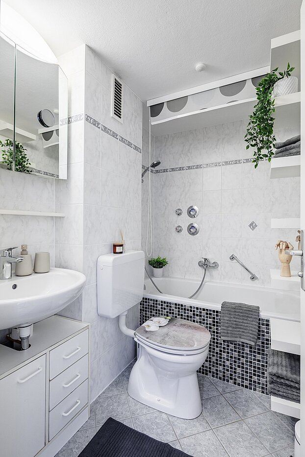 多层公寓 与 1 房间 | München-Berg am Laim | 2003ML15 | Badezimmer mit Wanne