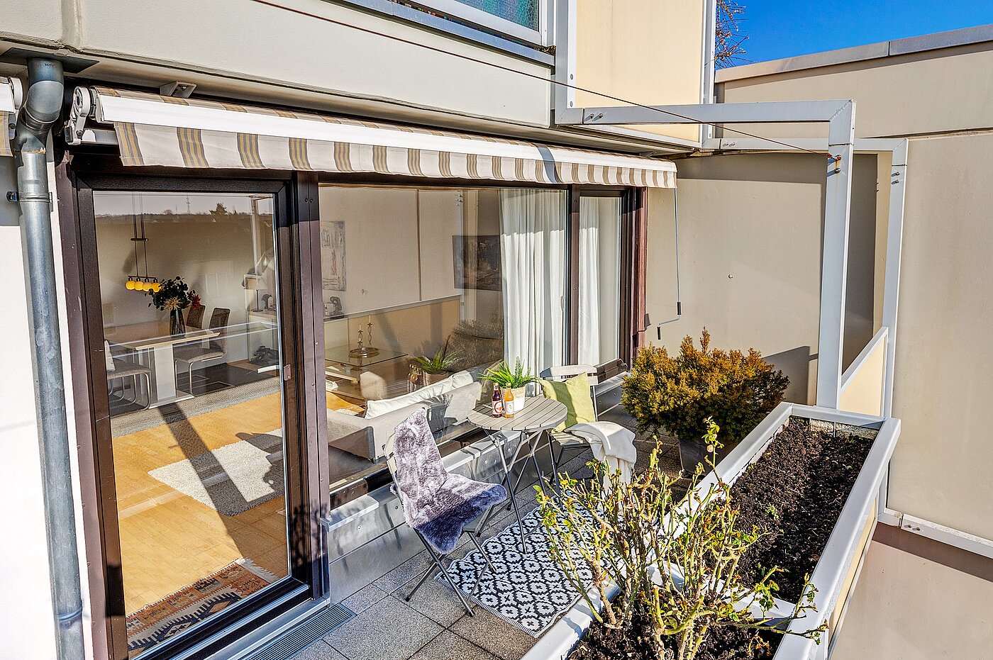 多层公寓 与 3 房间 | Unterschleißheim | 70003 | ...und großem Balkon