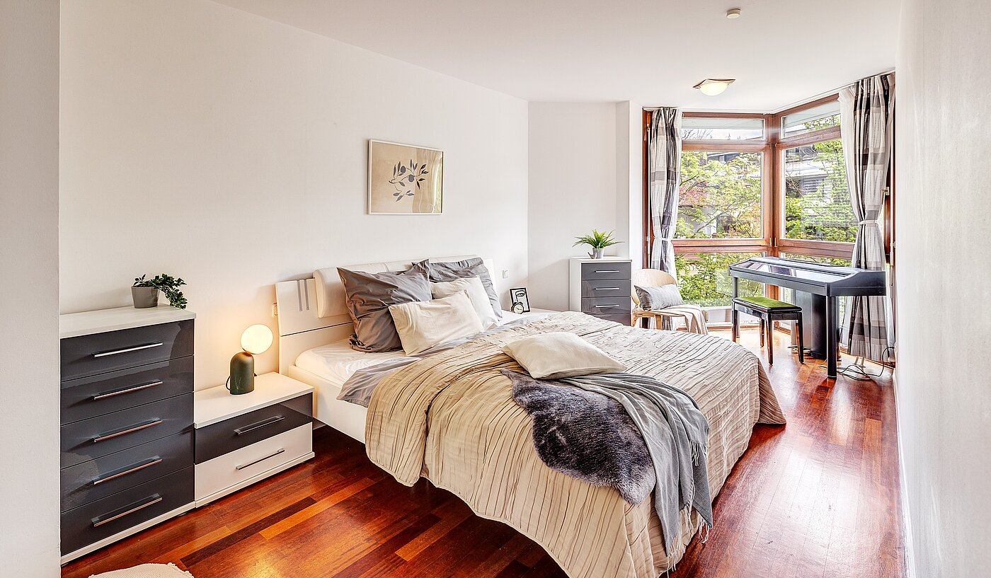 多层公寓 与 3 房间 | München-Schwabing | 2202ML12 | Blick ins Schlafzimmer...