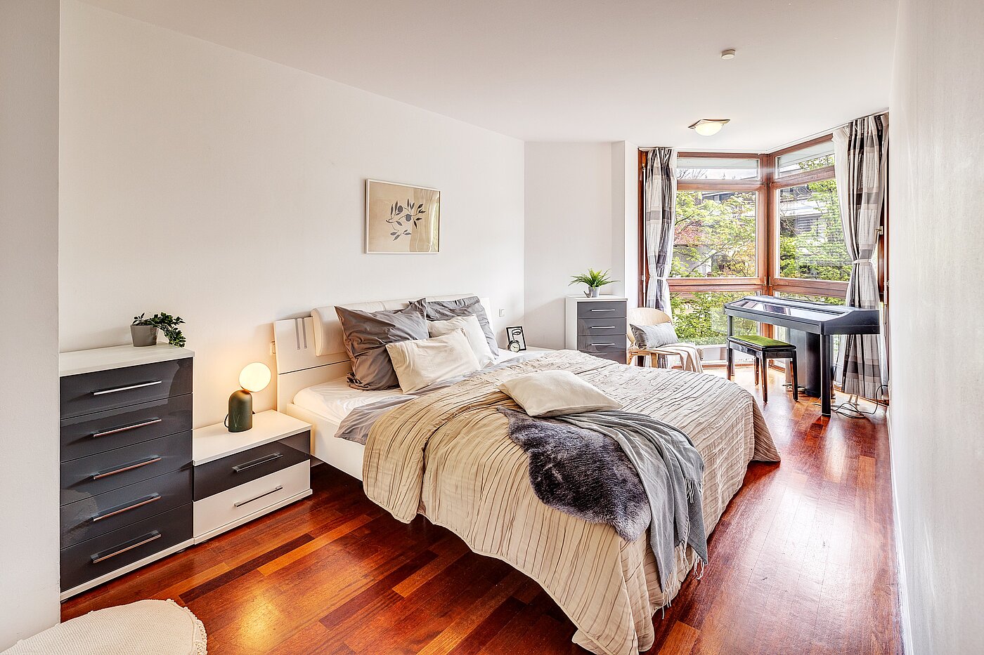 多层公寓 与 3 房间 | München-Schwabing | 2202ML12 | Blick ins Schlafzimmer...