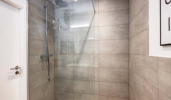 多层公寓 与 1 房间 | München-Bogenhausen | 70457 | Walk-In Dusche