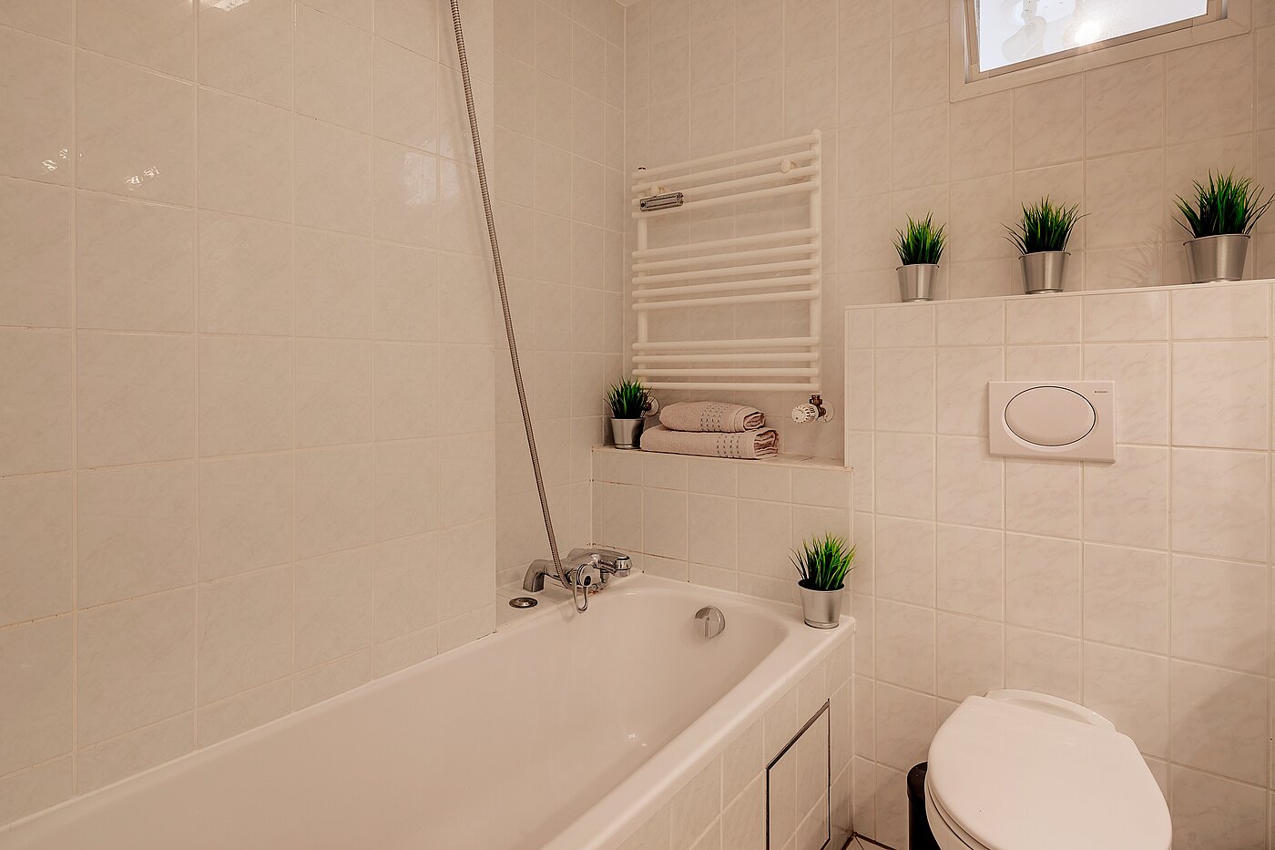 多层公寓 与 2 房间 | München-Schwabing | 70130 | ...mit Badewanne und Handtuchheizkörper