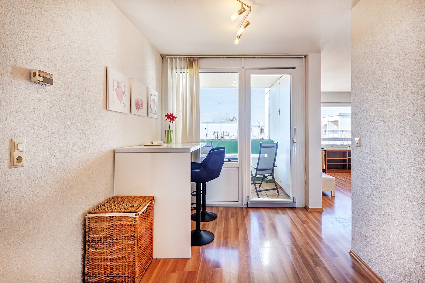 多层公寓 与 2.5 房间 | München-Hadern | 70393 | ...mit Zugang zur Loggia