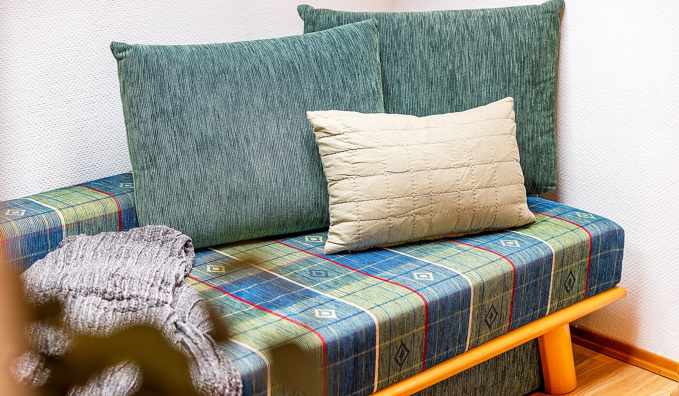 阁楼公寓 与 2 房间 | Bad Wiessee | 70017 | Gemütliches Sofa