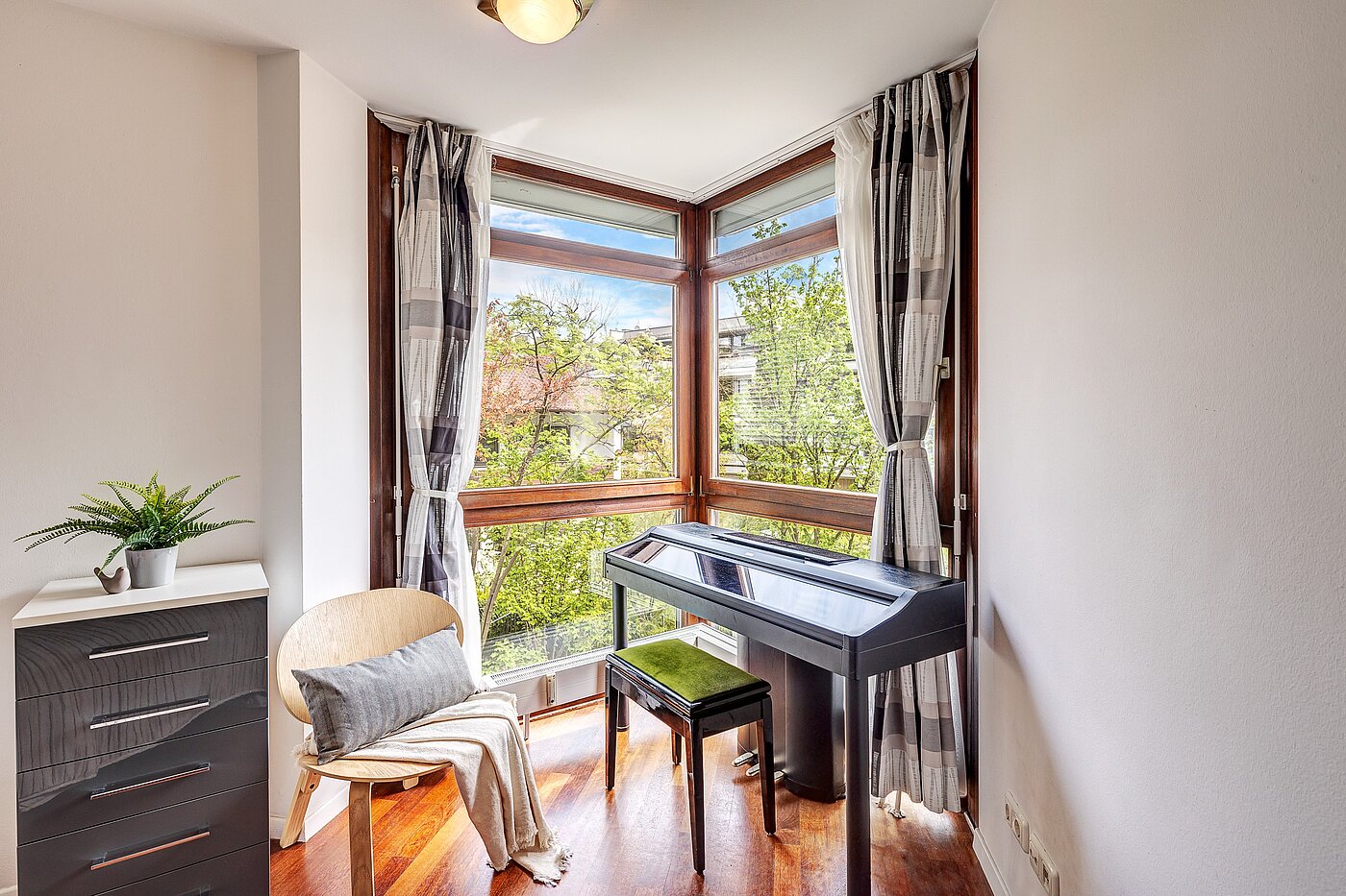 多层公寓 与 3 房间 | München-Schwabing | 2202ML12 | Viel Licht strömt ein