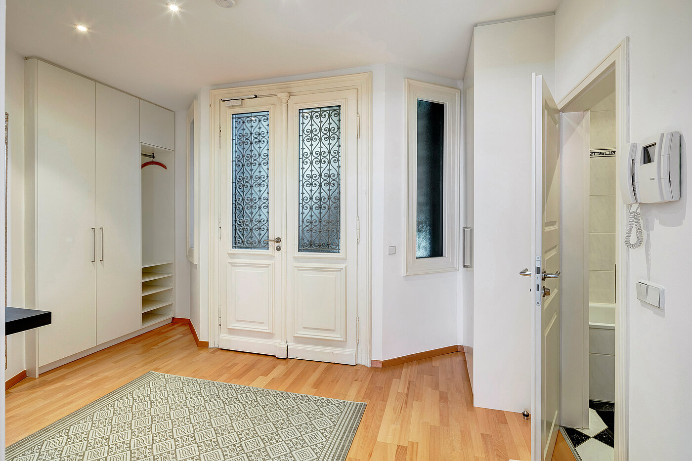 多层公寓 与 1 房间 | München-Ludwigsvorstadt | 70388 | Eingangstüre