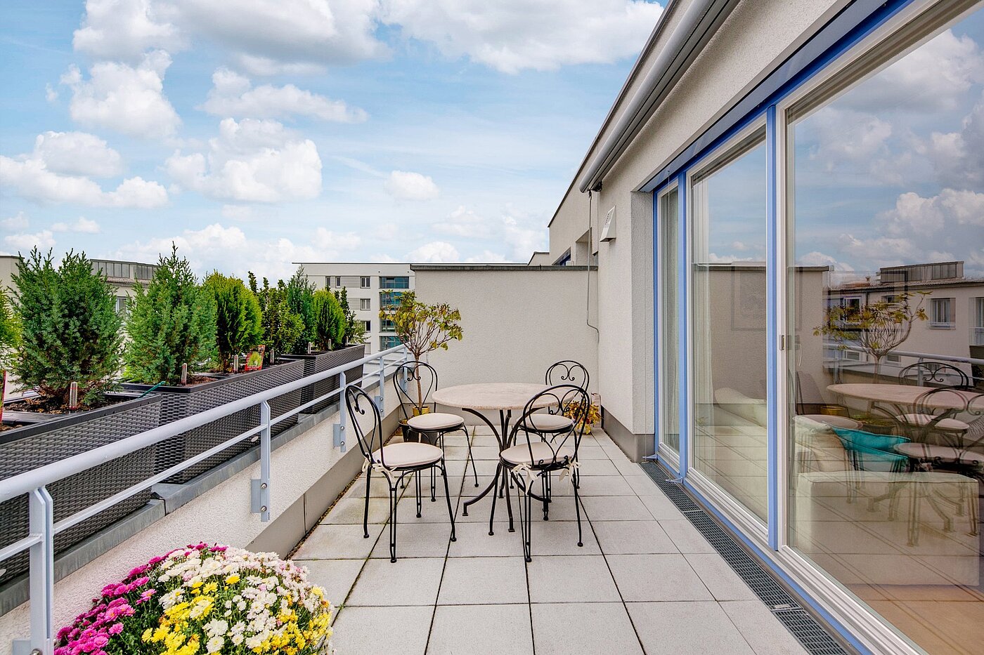 多层公寓 与 3 房间 | München-Riem | 1906ML3 | ...zur großen süd-Terrasse.