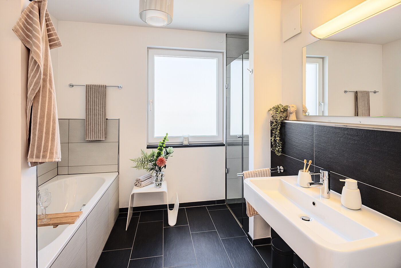 顶层公寓 与 2 房间 | München-Bogenhausen | 70385 | Geschmackvolles Bad...
