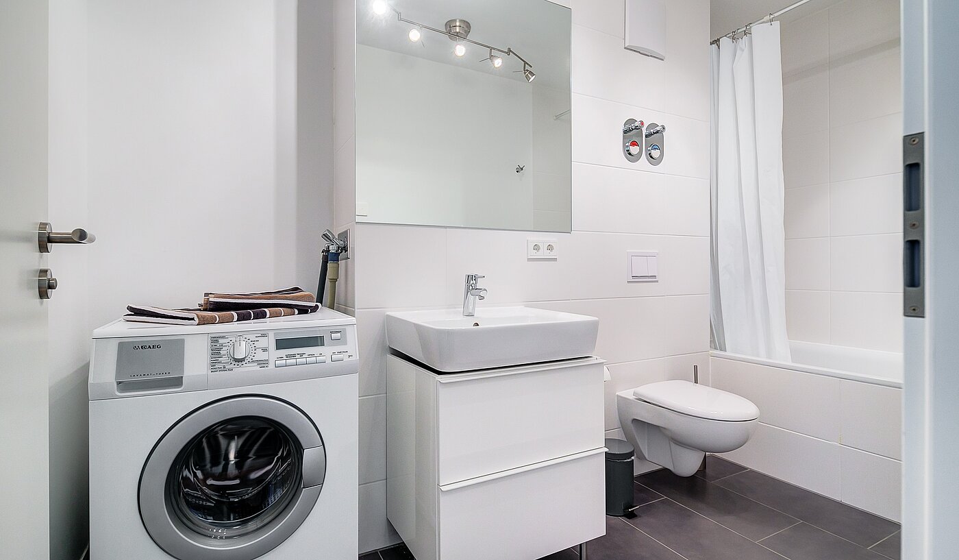 多层公寓 与 3 房间 | München-Moosach | 70164 | Badezimmer mit Waschmaschinenanschluss..