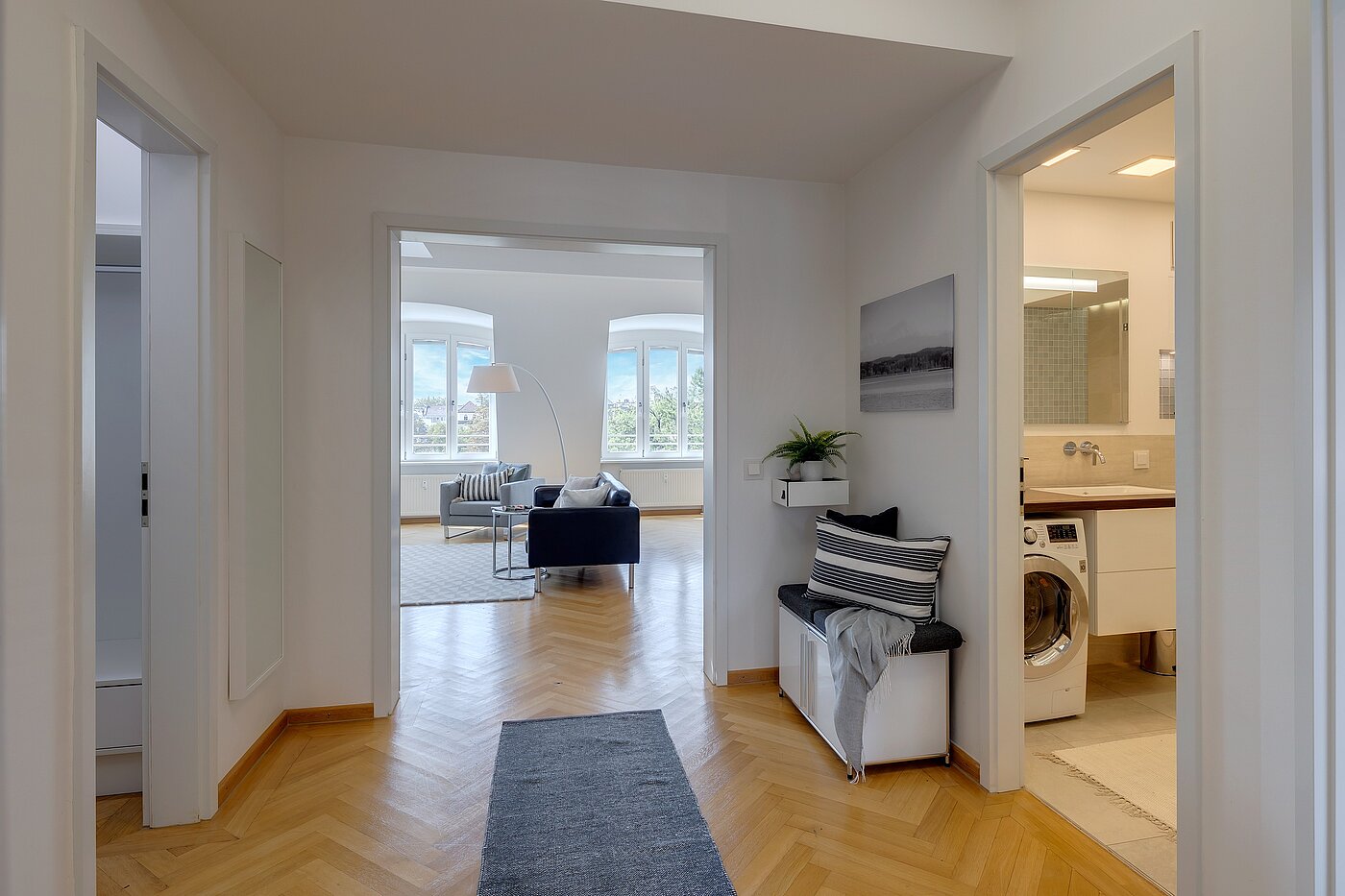 多层公寓 与 2 房间 | München-Schwabing | 2208ML2 | Blick zum Wohnzimmer