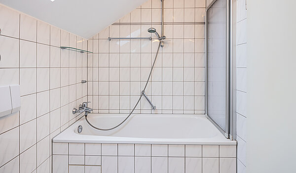 多层公寓 与 2 房间 | Poing | 70373 | ...Badewanne