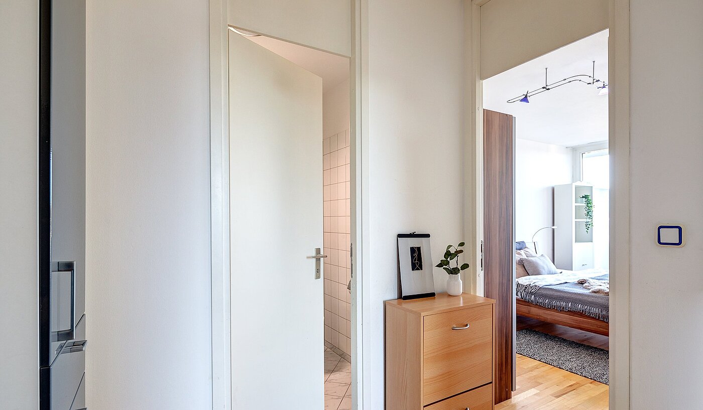 多层公寓 与 2 房间 | München-Sendling-Westpark | 2010ML9 | Zugang zum Bad u. Schlafzimmer