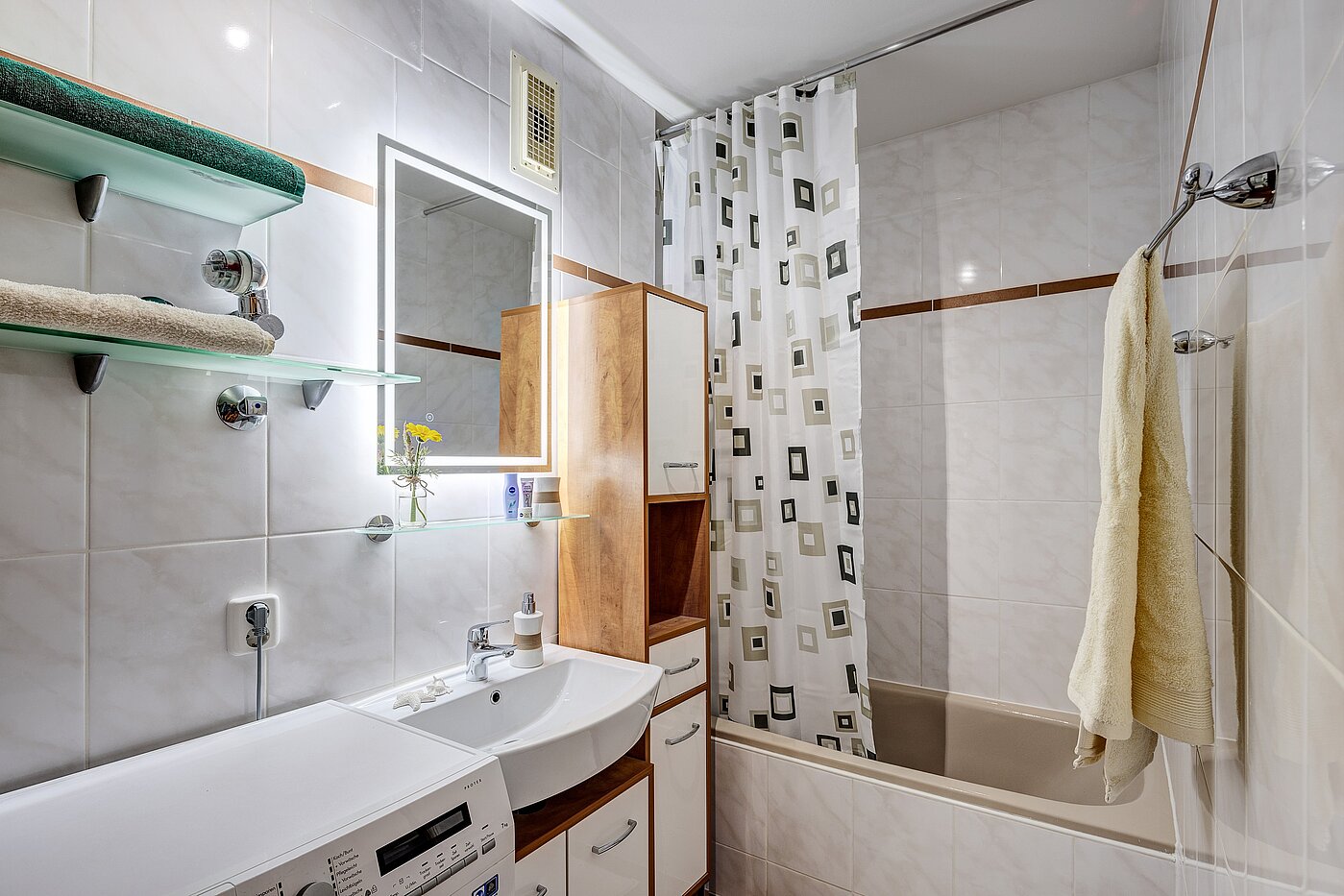 多层公寓 与 1 房间 | München-Bogenhausen | 70070 | Badezimmer mit Wanne