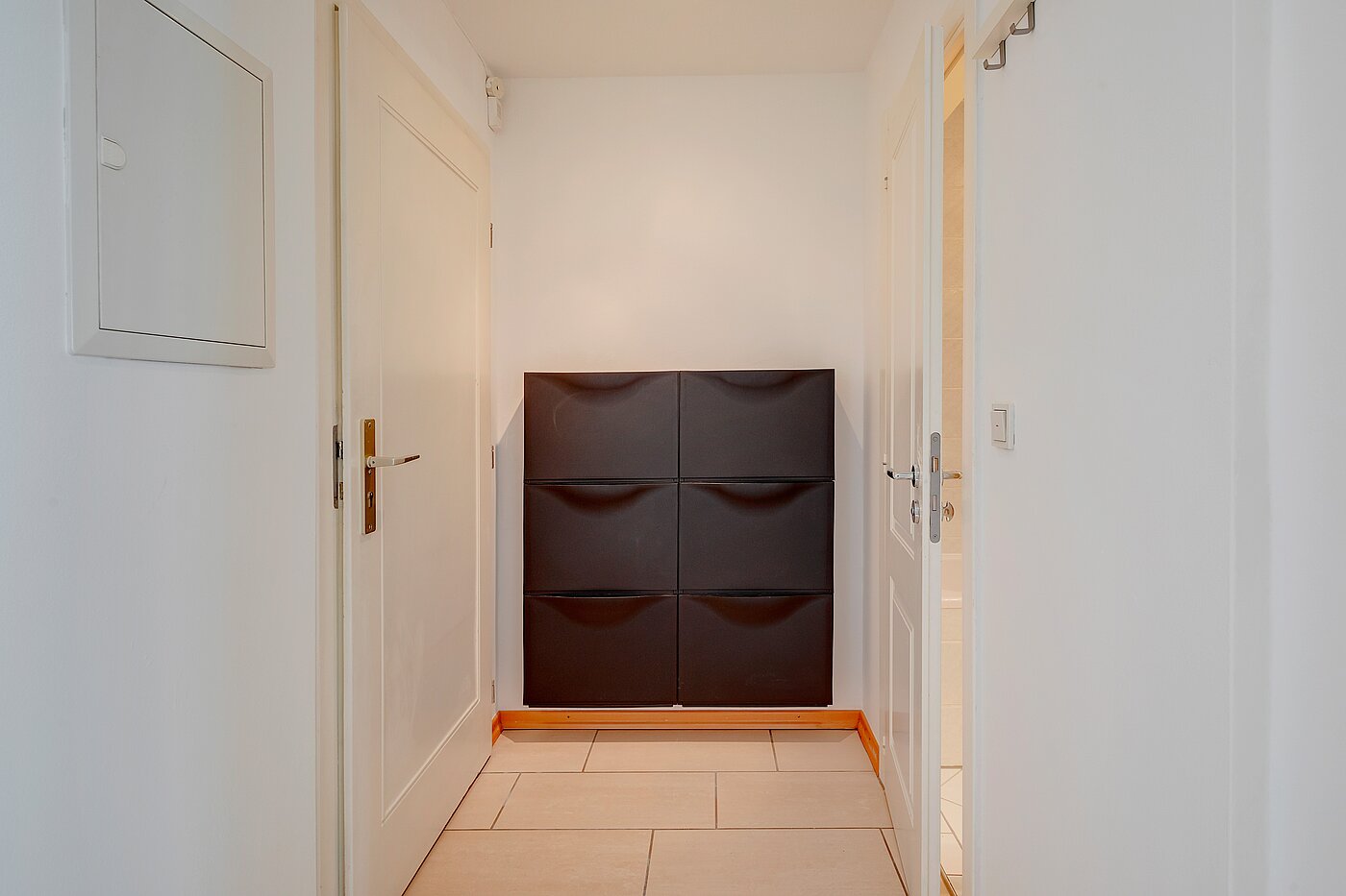 多层公寓 与 2 房间 | München-Schwabing | 70130 | Diele Blickrichtung Eingang