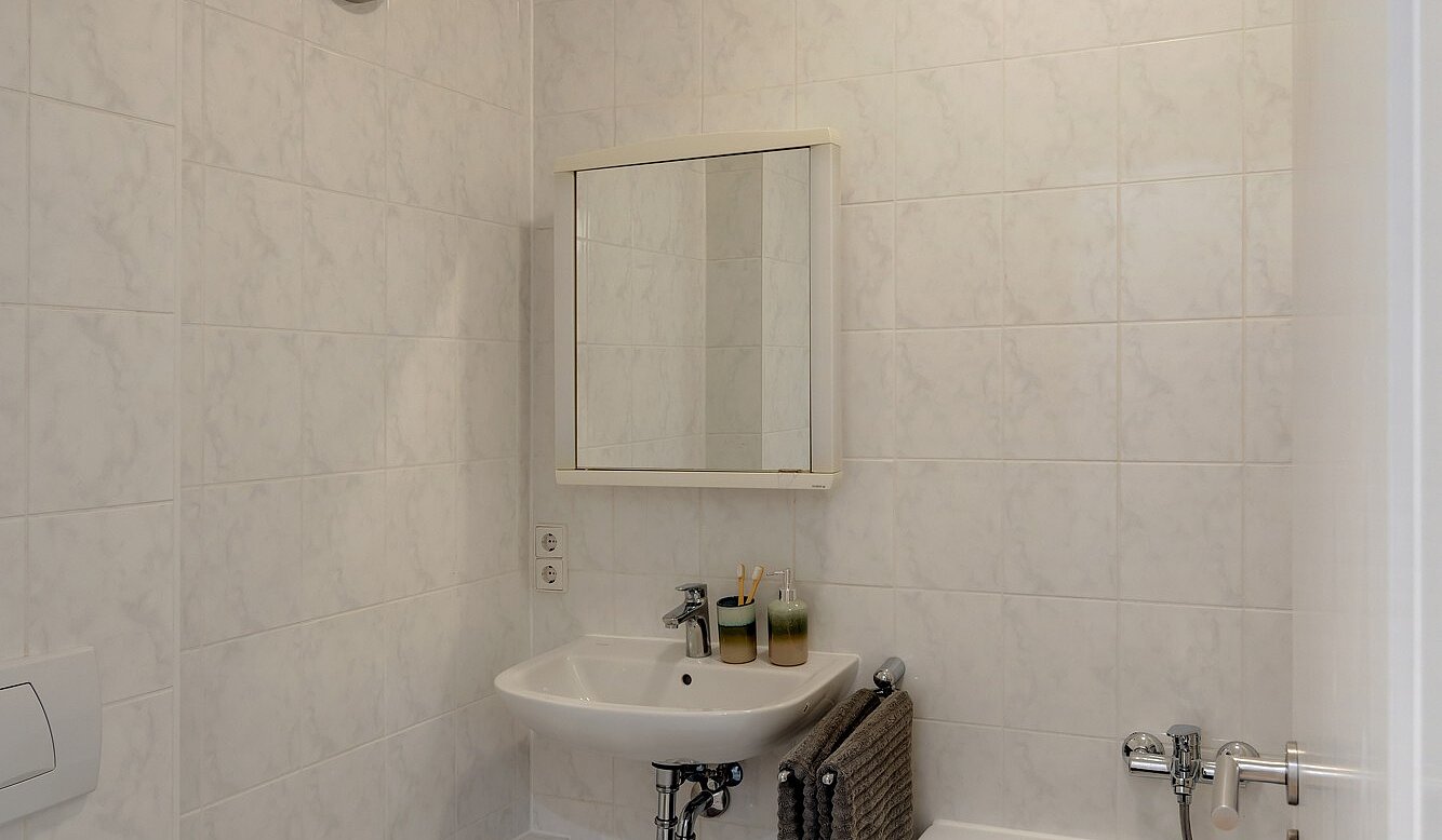 多层公寓 与 1 房间 | München-Maxvorstadt | 2206ML5 | Edles, weiß gefliestes Bad...