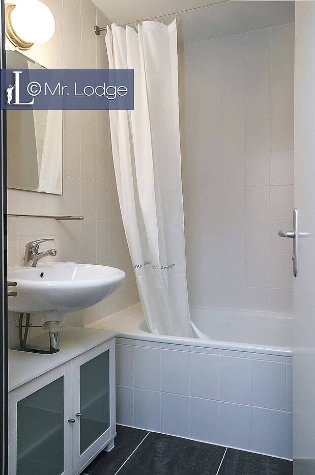 多层公寓 与 1.5 房间 | München-Isarvorstadt | 1707ML1 | Bad mit Wanne