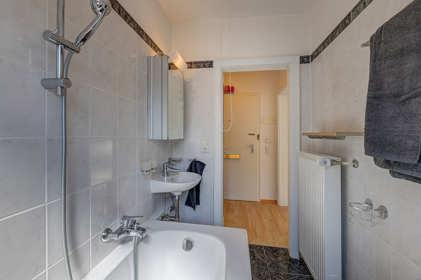 多层公寓 与 1 房间 | München-Schwabing | 70449 | Hell gefliestes ...