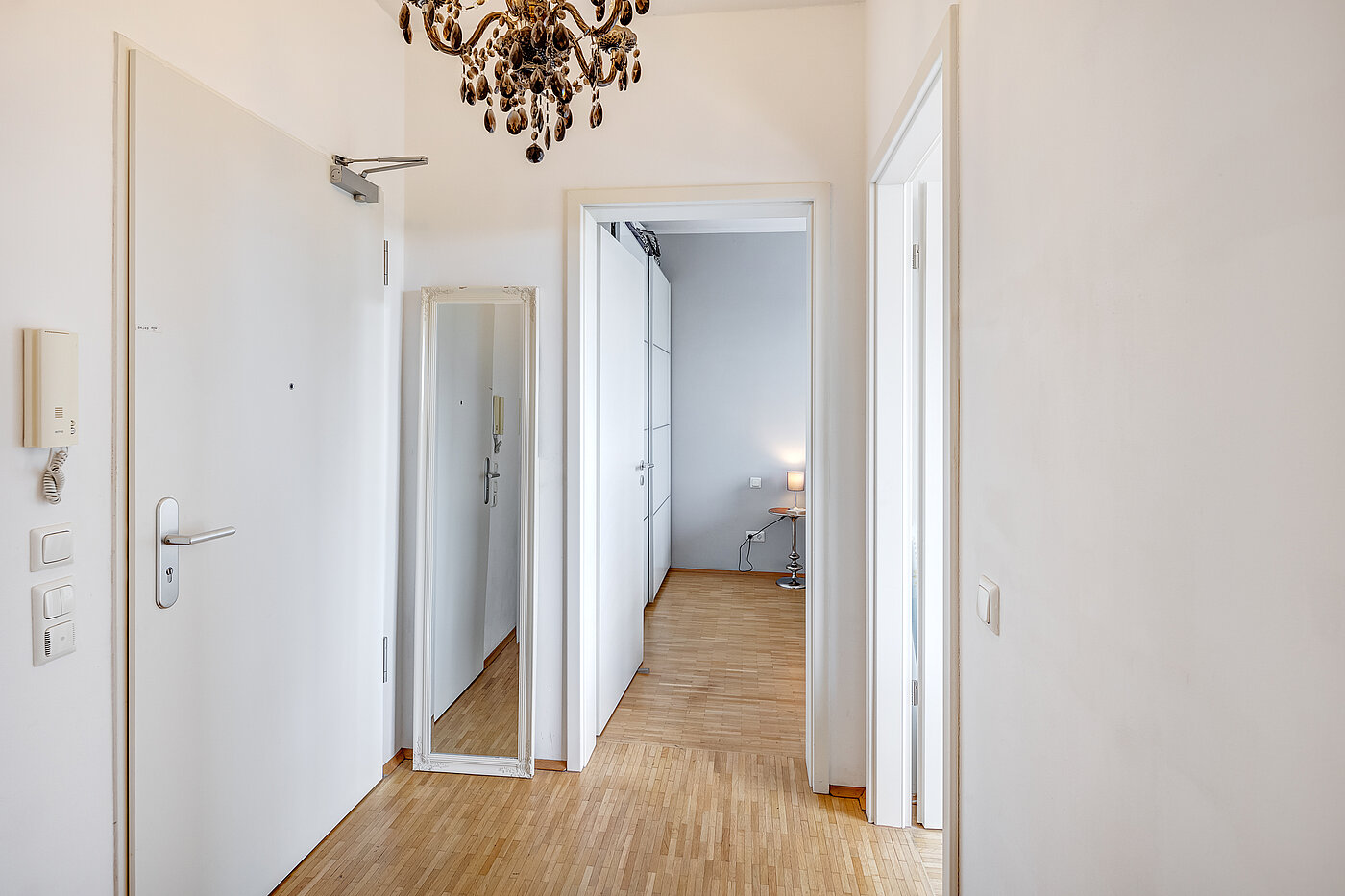 多层公寓 与 2 房间 | München-Schwabing | 70153 | Eingangsbereich mit Blick Richtung Schlafzimmer