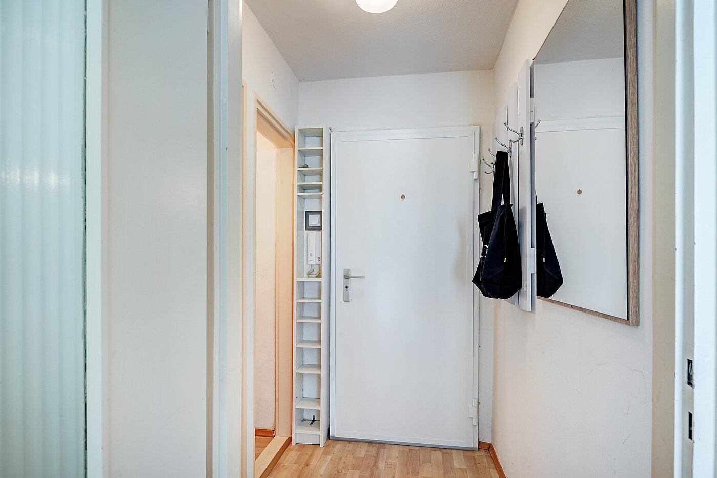 高架层 与 1 房间 | München-Bogenhausen | 70301 | Blick zur Tür