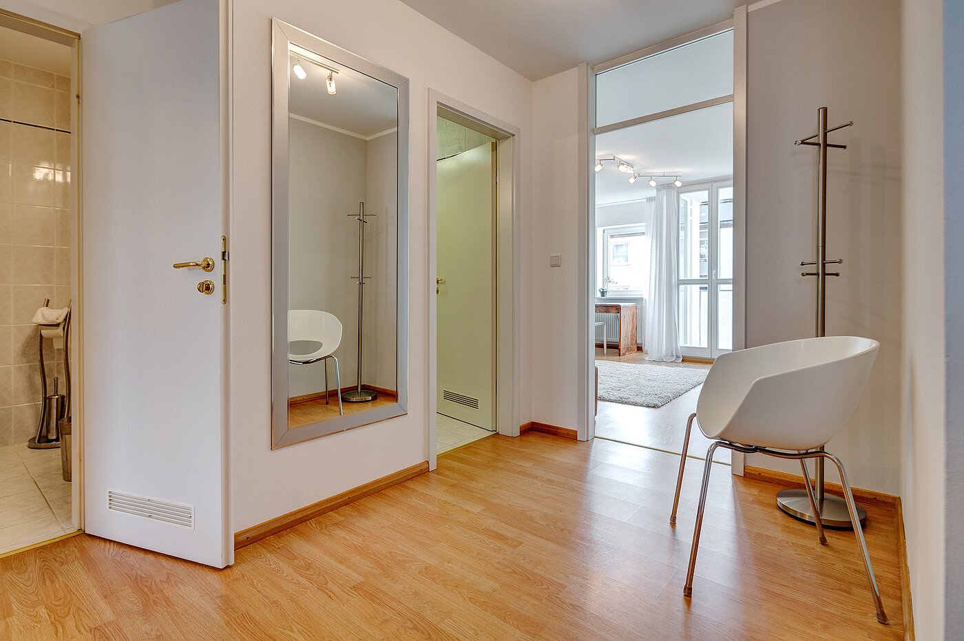 多层公寓 与 2 房间 | München-Schwabing | 70102 | Großzügige Diele...