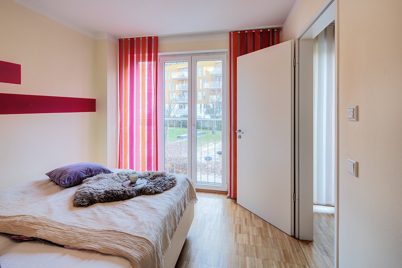 多层公寓 与 2 房间 | München-Schwabing | 703161 | Blick zum Fenster