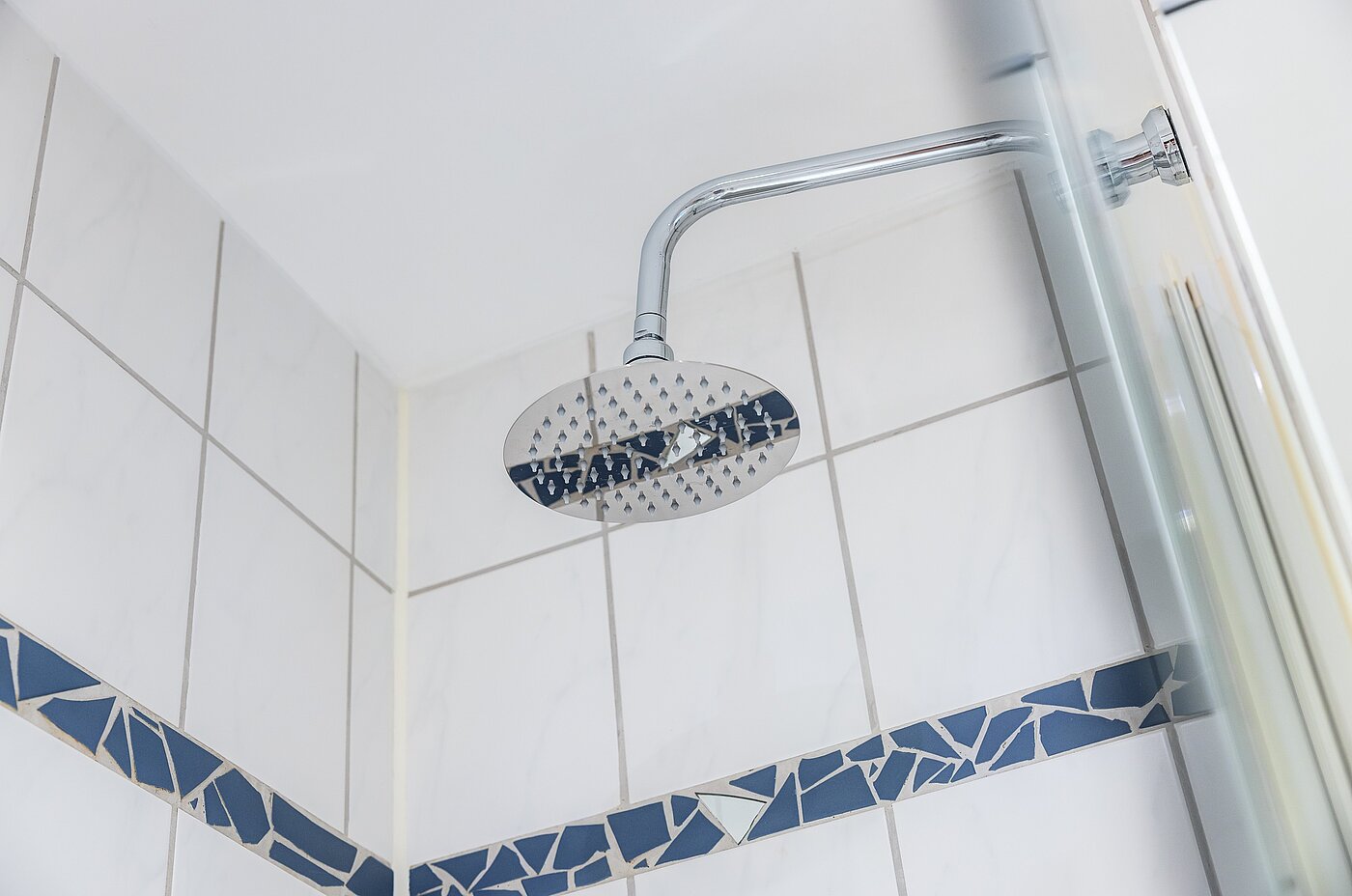 多层公寓 与 1 房间 | München-Neuhausen | 702271 | ...mit Dusche und...