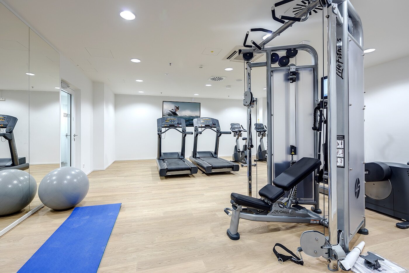 公寓 与 1.5 房间 | München-Neuhausen | 703131 | Fitnessbereich
