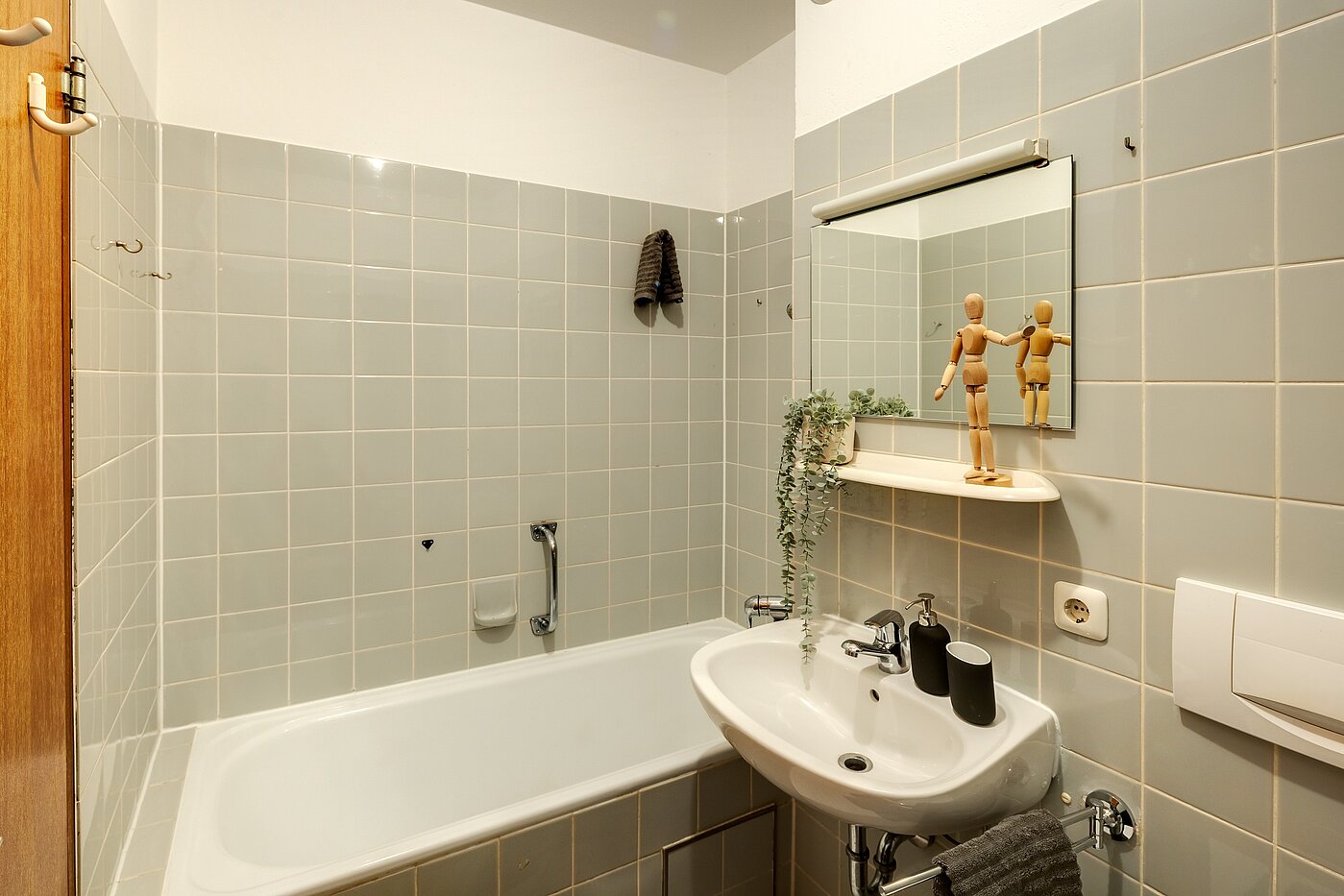 多层公寓 与 1 房间 | Herrsching am Ammersee | 2302ML2 | Badzimmer mit Wanne