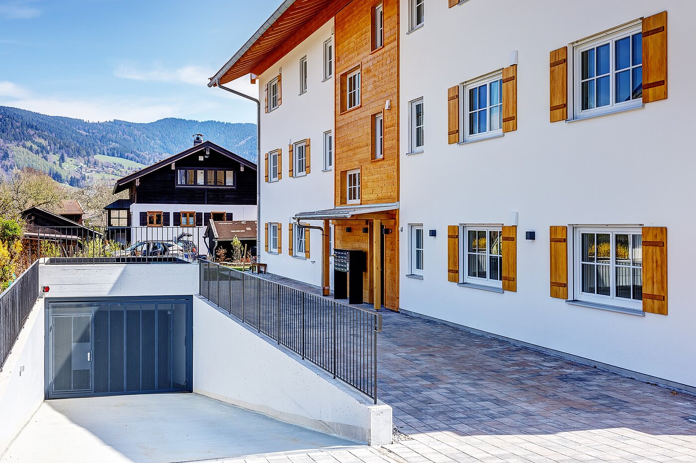 一楼公寓 与 2 房间 | Bad Wiessee | 700942 | Eingang und Zufahrt zur Tiefgarage