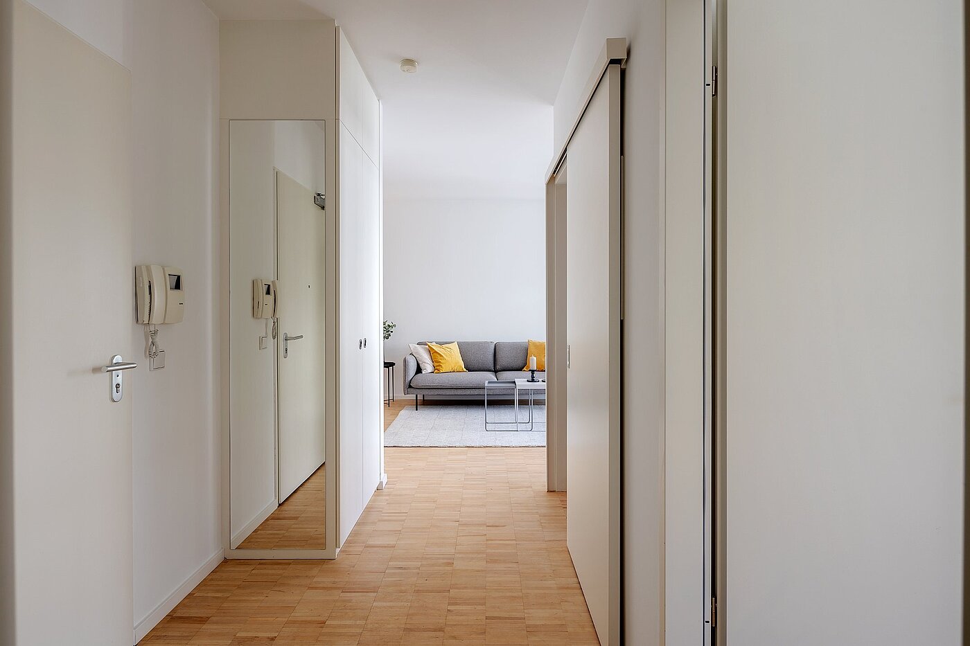 多层公寓 与 2 房间 | München-Thalkirchen | 2107ML2 | ...und Blick ins Wohnzimmer