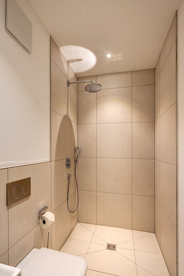 露台公寓 与 3 房间 | München-Harlaching | 70371 | bodengleicher Dusche