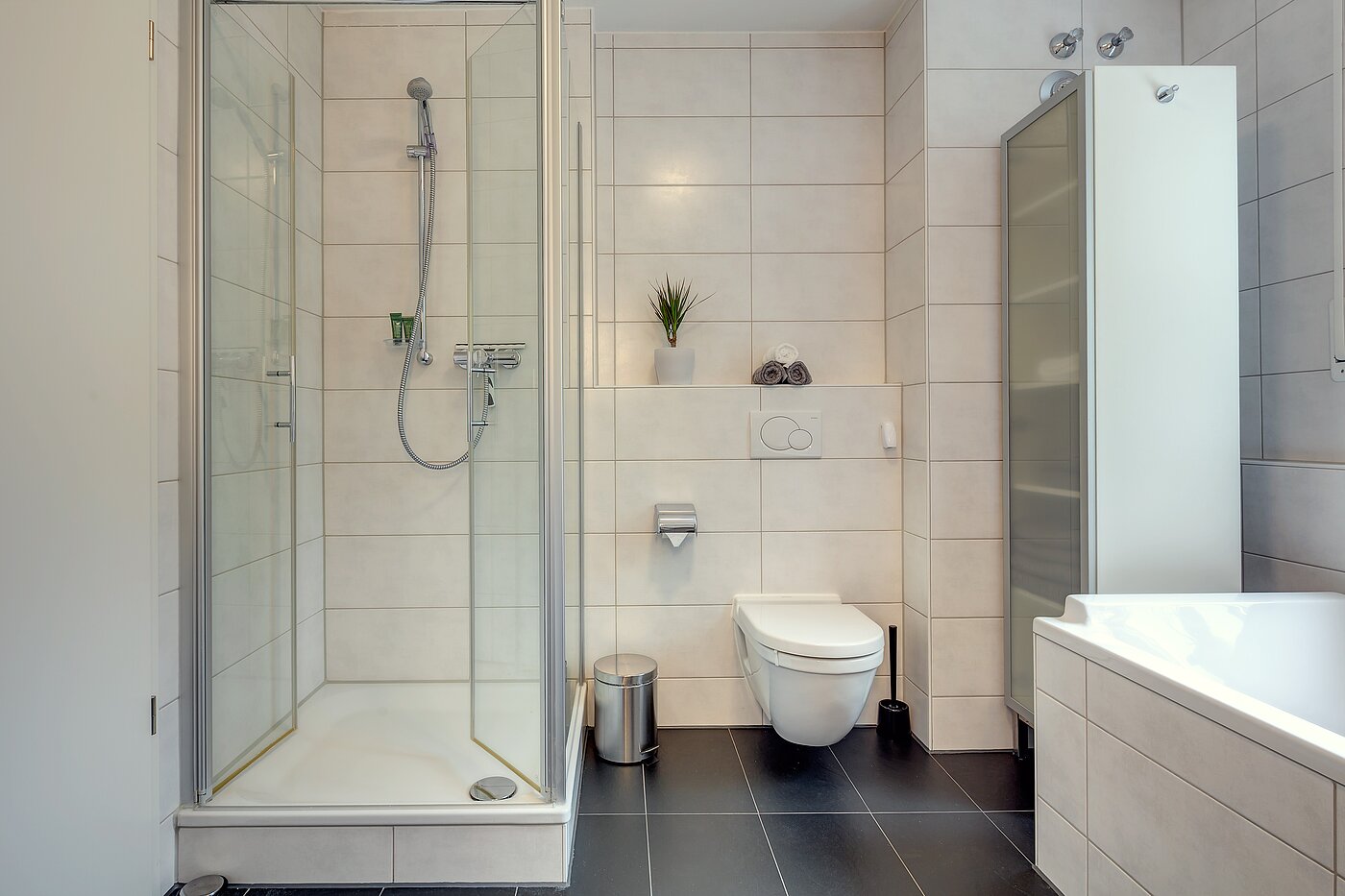 多层公寓 与 4 房间 | München-Forstenried | 2209ML6 | ...und Dusche