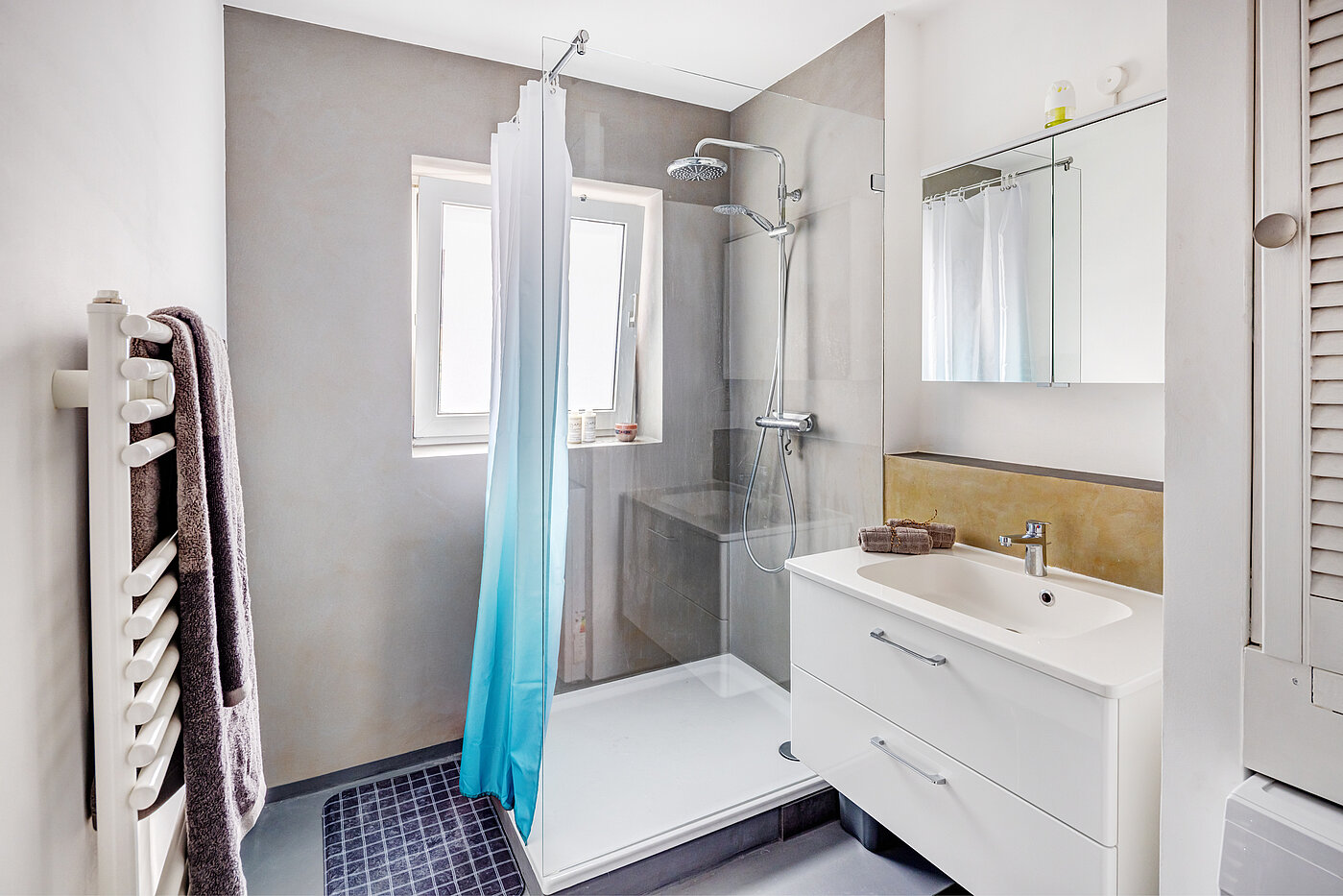 多层公寓 与 3 房间 | München-Schwabing | 70292 | Bad mit Fenster