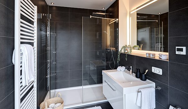 顶层公寓 与 3.5 房间 | München-Oberföhring | 70237 | En Suite Duschbad...