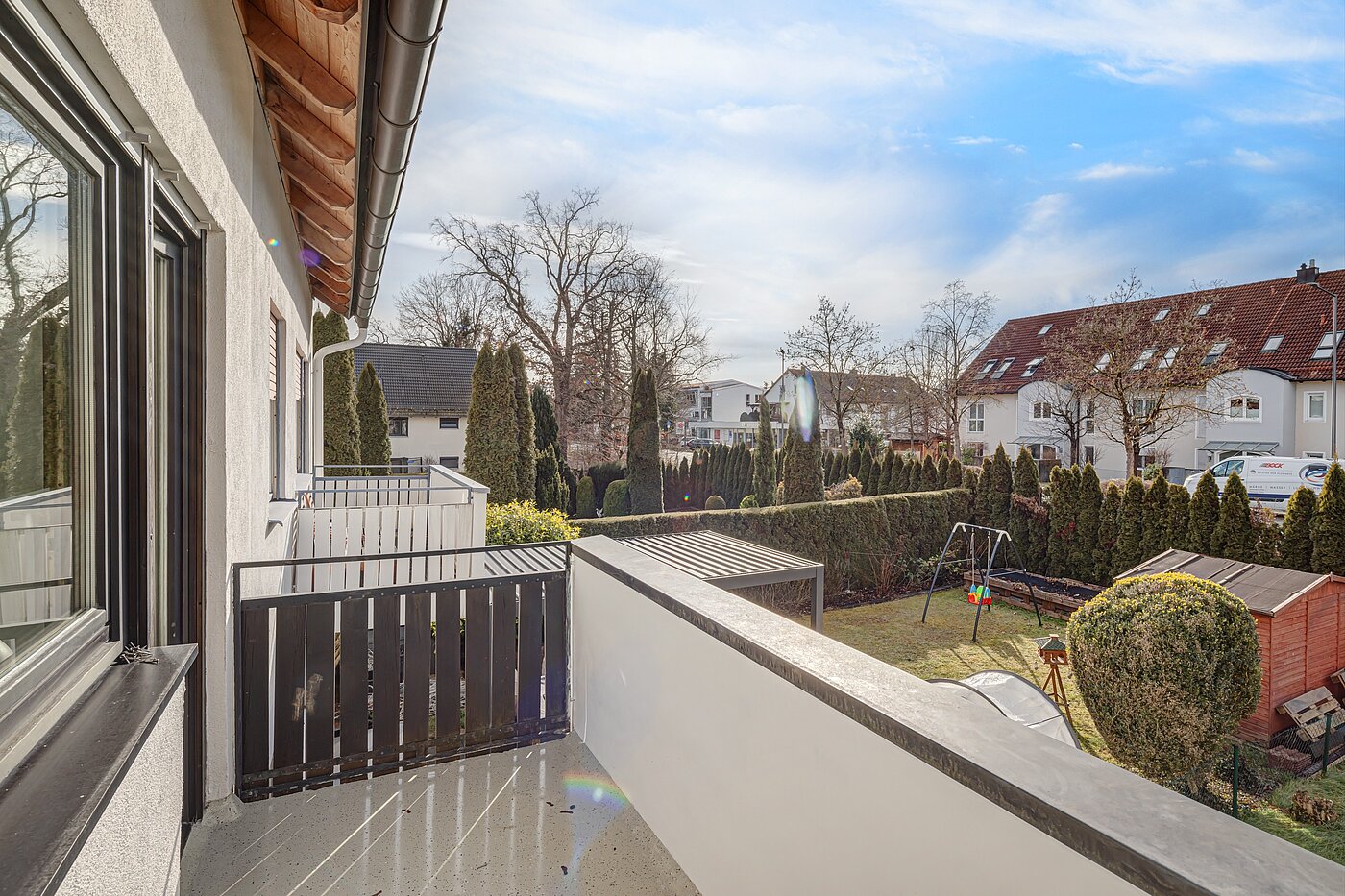 排式中层住宅 与 5 房间 | Unterschleißheim | 70187 | ... und Zugang zum Balkon...
