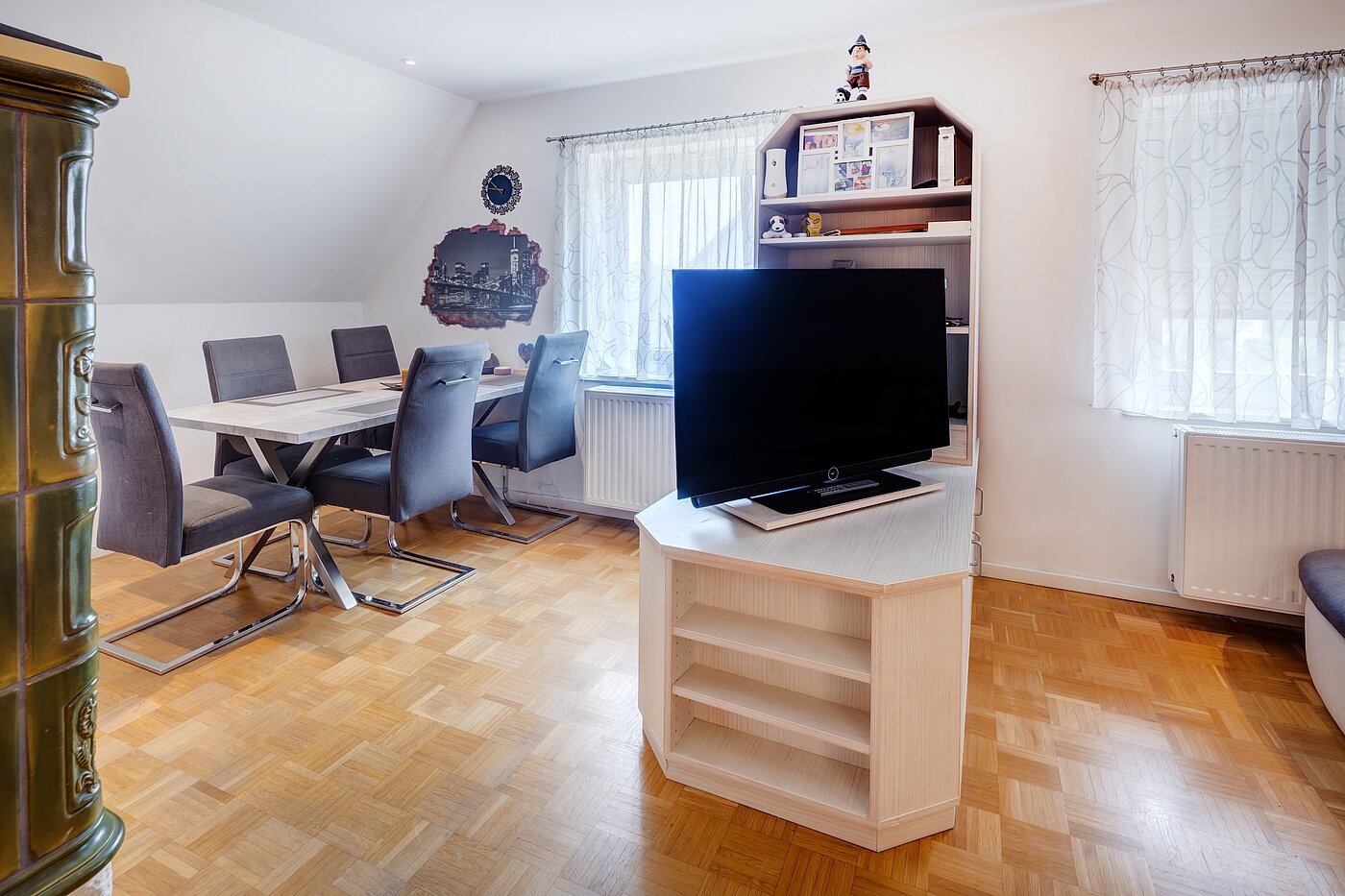 独栋住宅 与 8 房间 | 70229 | ...mit Platz zum Essen...