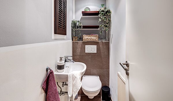 排角屋 与 6 房间 | Germering | 70033 | Gästetoilette